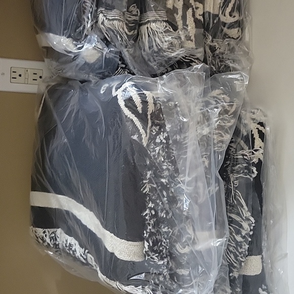 Harvard Throw 47X67 - Picture 7 of 7